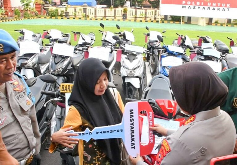 Polresta Cirebon Serahkan 34 Motor Curian ke Pemiliknya, Fitrie: Terima Kasih, Motor Saya Balik Lagi!