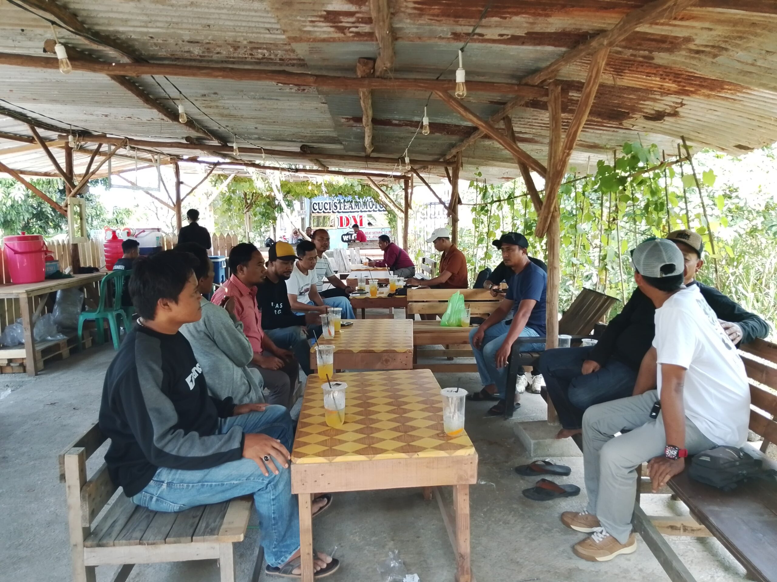 Forum lembaga 4 desa saat mengadakan rapat konsolidasi lintas lembaga (Foto: KIM)