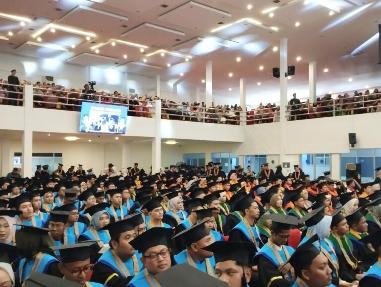 UGJ Gelar Wisuda ke-74, Rayakan Akreditasi Unggul dan Transformasi Digital