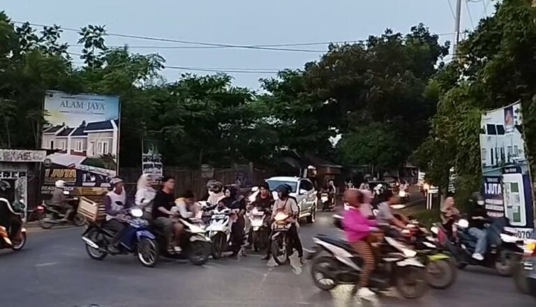 Warga Desak PT Long Rich Sediakan Bus Karyawan Imbas Kemacetan