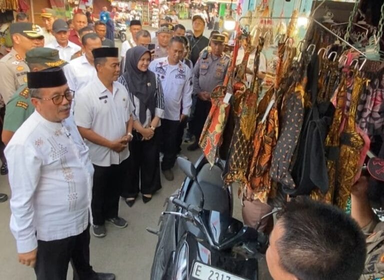 Pedagang di Komplek Makam Sunan Gunung Jati Terganggu Imbas Banyak Pengemis, Bupati Imron Tegaskan Penertiban