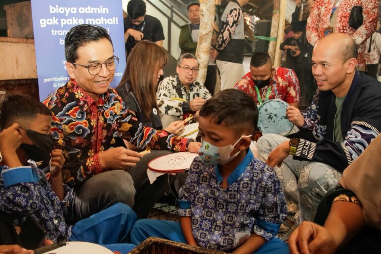 BTN Beri Literasi Keuangan Hingga Produksi Ramah Lingkungan di Hari Batik Nasional