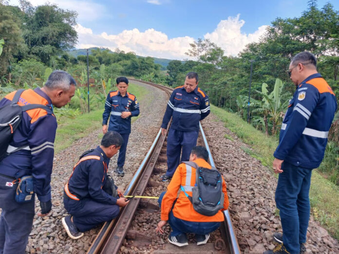 Nataru 2025-2026 Daop 2 Bandung Intensifkan Pemeriksaan Kereta Jelang Angkutan Nataru 2025/2026, Daop 2 Bandung Intensifkan Pemeriksaan Prasarana Demi Keamanan dan Keselamatan Perjalanan Kereta Api