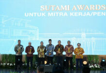 Kementerian Pekerjaan Umum Anugerahkan WSBP sebagai Penyedia Jasa Terbaik pada SUTAMI AWARD
