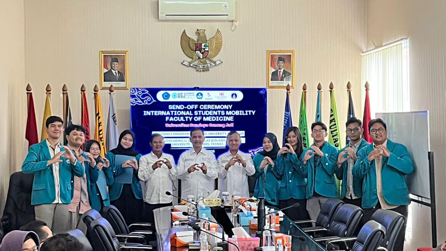Junjung Visi Global, Mahasiswa FK UGJ Dilepas Ikuti Student Mobility ke Prancis-Thailand