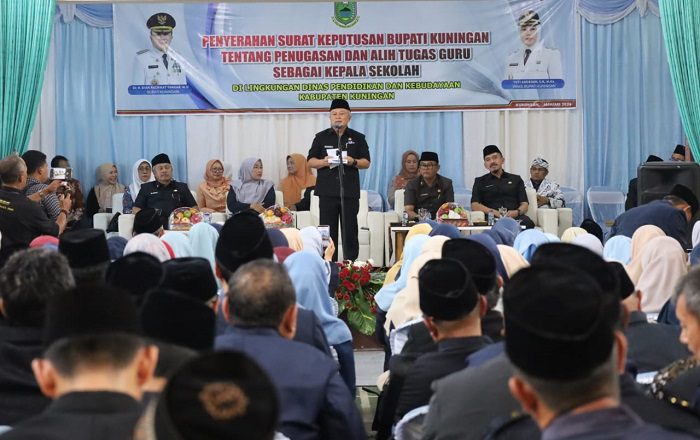 218 Kepala Sekolah di Kuningan Terima SK dari Bupati Dian