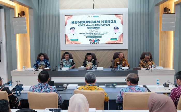 Pemkot Cirebon Studi Tiru Alat Penerangan Jalan ke Madiun