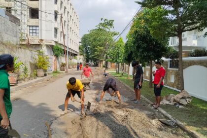 Karang Taruna Sicalung bersama warga swadaya lakukan perbaikan jalan Kandang Perahu (Foto: istimewa)