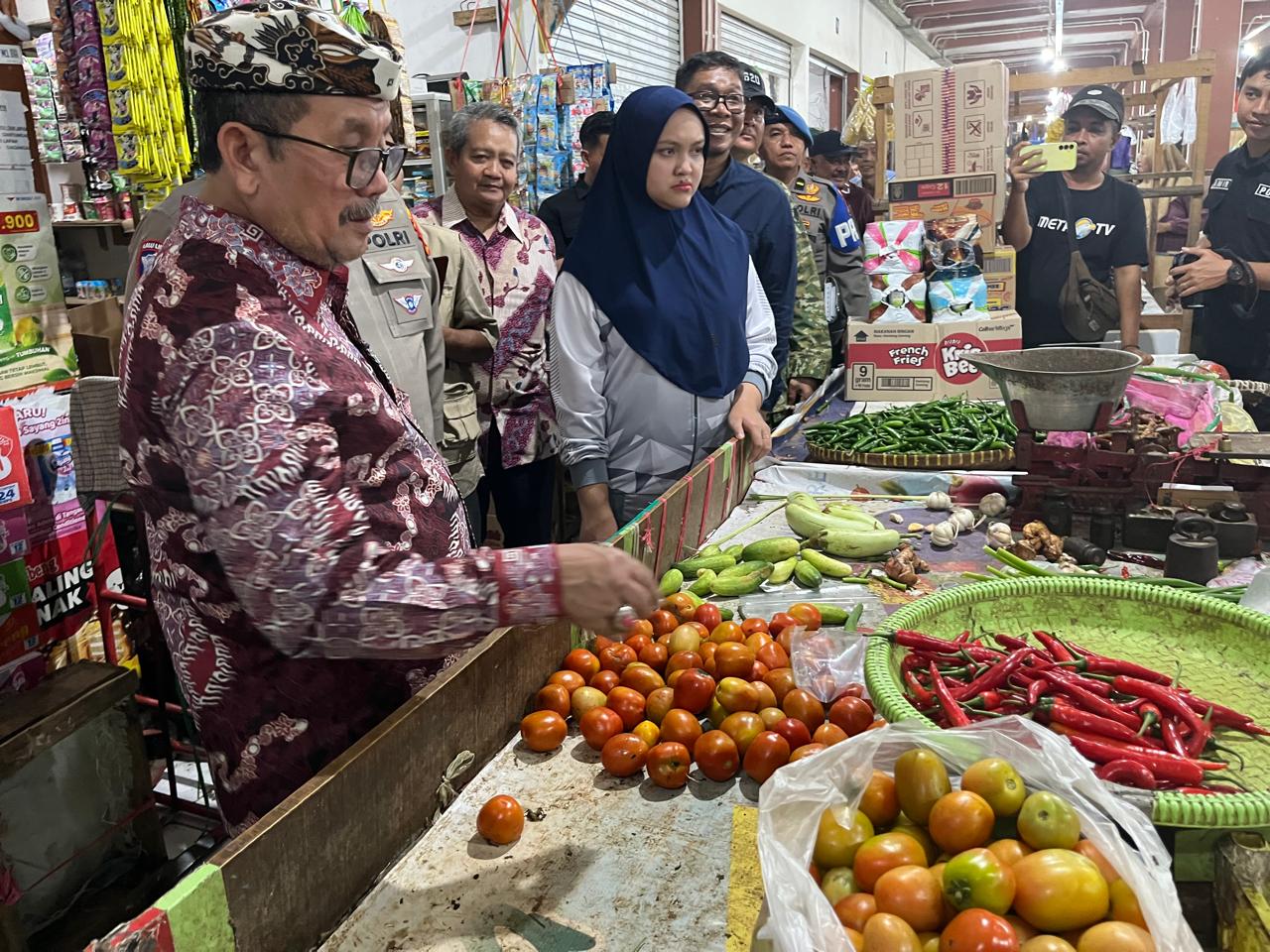 Pantau Pasar Gebang-Losari, Bupati Cirebon Sebut Lonjakan Harga Masih Terkendali