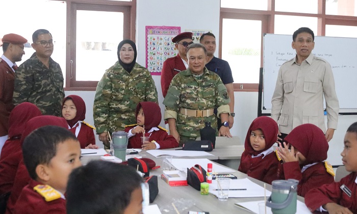 Wamendagri RI Tinjau SPPG dan Sekolah Rakyat di Kuningan