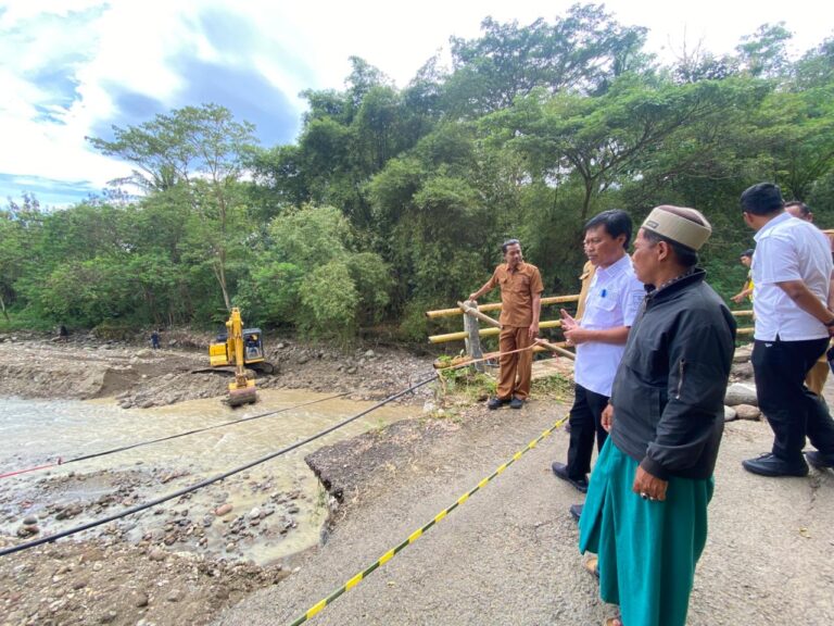 Perbaikan Jembatan Lebakngok Cirebon, Arus Sungai Dialihkan untuk Cegah Longsor Meluas