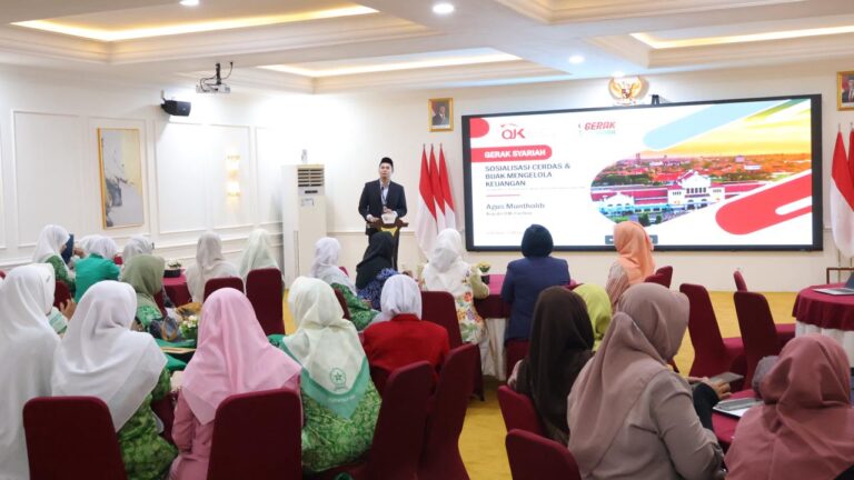 Perkuat Literasi Keuangan Syariah Perempuan, OJK Cirebon Edukasi Fatayat NU Lewat Program SICANTIKS