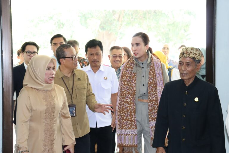 Menpar Tinjau Destinasi Ikonik Cirebon, Wali Kota Optimistis Pariwisata Makin Bergairah