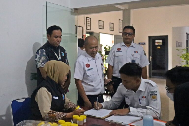 Mudik Lebaran 2026: Daop 3 Cirebon Tes Narkoba 50 Awak Kereta