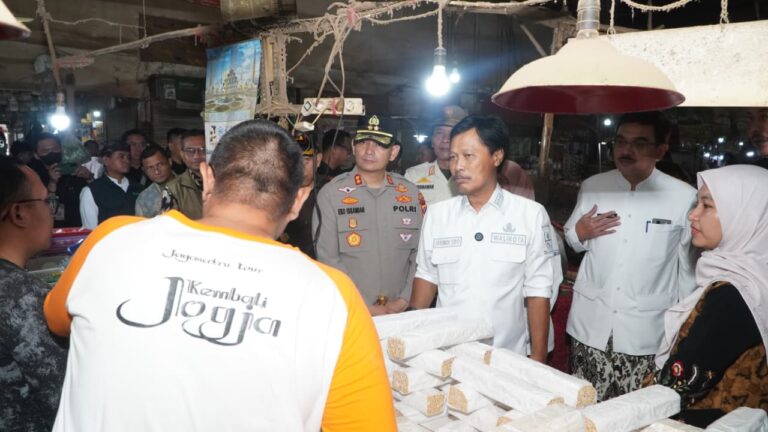 Sidak Pasar hingga SPBU, Forkopimda Cirebon Pastikan Stok Bahan Pokok Aman Jelang Ramadan dan Idul Fitri