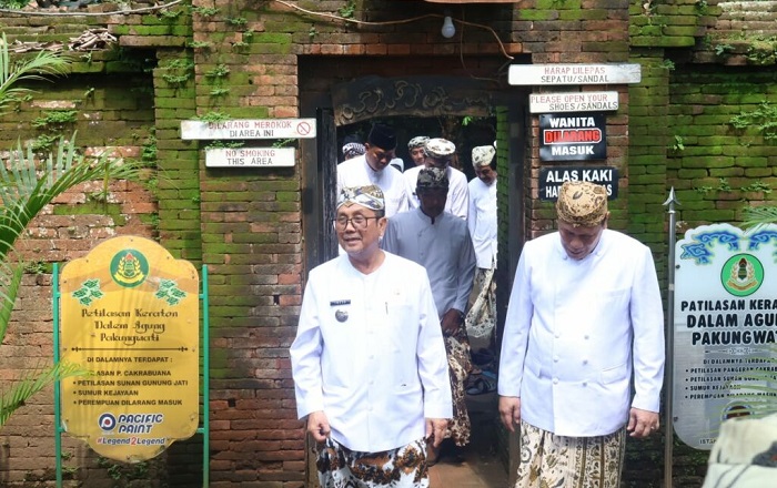 Hari Jadi ke-544 Cirebon, Imron Napak Tilas di Keraton Kasepuhan