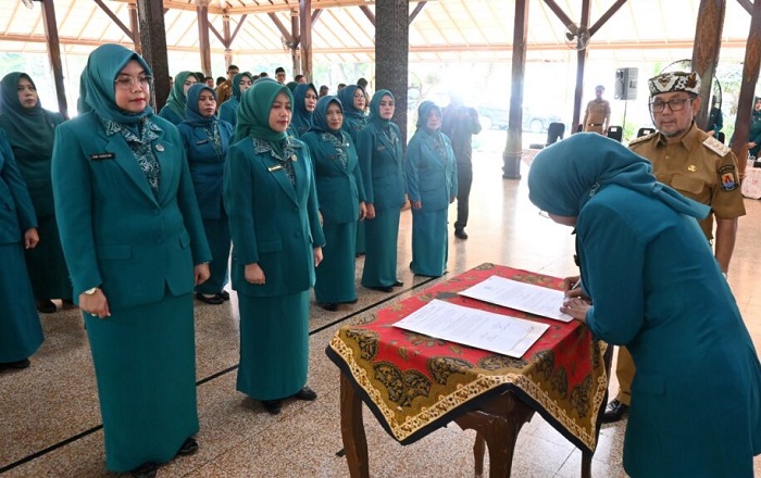 Bupati Cirebon Hadiri Pelantikan PKK dan Pembina Posyandu