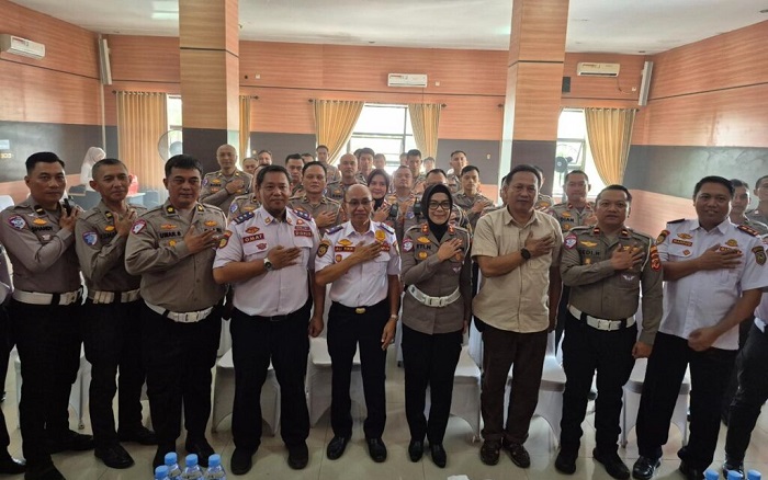 Polda Jabar Sosialisasikan Ramp Check di Dishub Indramayu