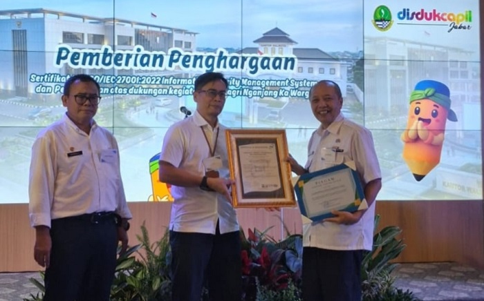 Disdukcapil Kuningan Raih Dua Penghargaan Tingkat Provinsi