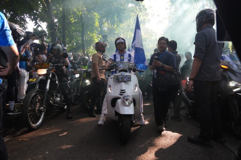 KDM Beri Bonus Rp1 Miliar Bagi Persib Bandung Usai Juara