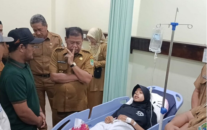 Bupati Majalengka Jenguk Korban Ricuh Nobar Persija vs Persib