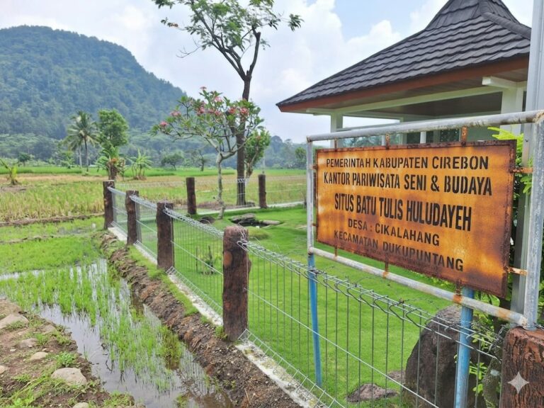 Menelusuri Jejak Situs Batu Tulis Huludayeuh Dukupuntang Cirebon