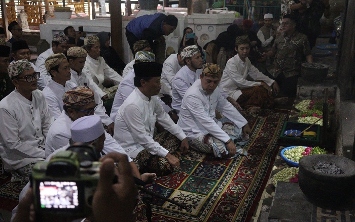 Ziarah Makam dan Pawai Obor Warnai Hari Jadi Cirebon ke-599