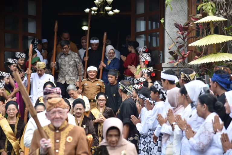 Sakralnya Puncak Seren Taun 2026 di Cigugur Kuningan 