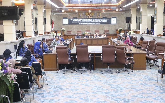 Polemik Keberadaan Menara Telkom di Keraton Kanoman Cirebon