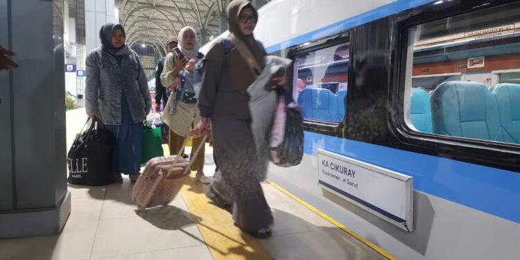 KA Cikuray Jadi Kereta Favorit Pengguna Jasa dari Daop 2 Bandung Sedangkan Gambir dan Yogyakarta Masih Menjadi Tujuan Utama Selama Januari – Juni 2026