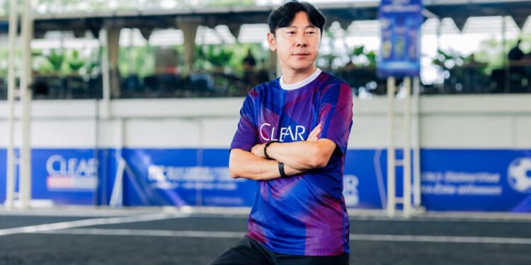 CLEAR Gandeng Shin Tae-yong untuk Kembangkan Talenta Muda Sepak Bola Indonesia