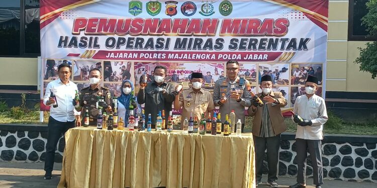 Polres Majalengka Musnahkan Hampir 20 Ribu Botol Miras