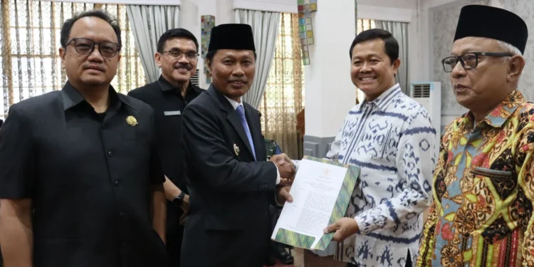 Andri Satria Dilantik Jadi Dirut PDAM Tirta Giri Nata Kota Cirebon